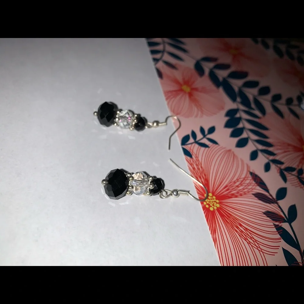 Small dangling earrings - Picture 2 of 4